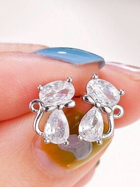 Silver Cat Shaped Cubic Zirconia Stud Earrings - Clear